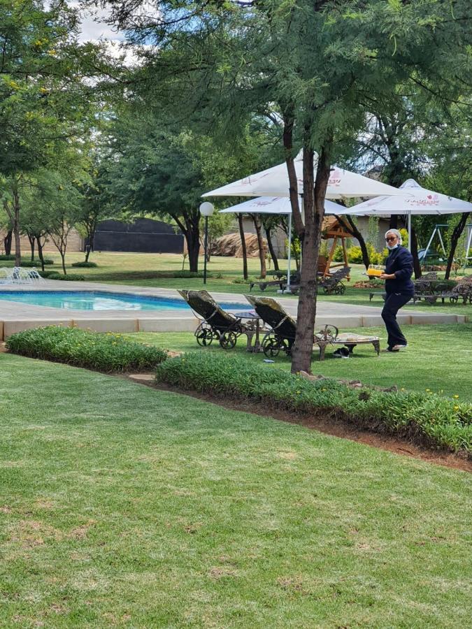 Phokeng Tshiberry Bed & Breakfast מראה חיצוני תמונה